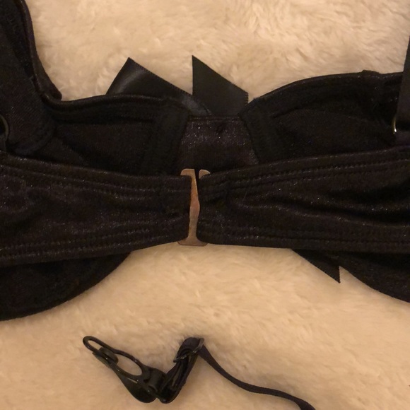 The Luxe Collection Fredrick’s of Hollywood - Black Satin Stretch Bra & Garter - Picture 11 of 12